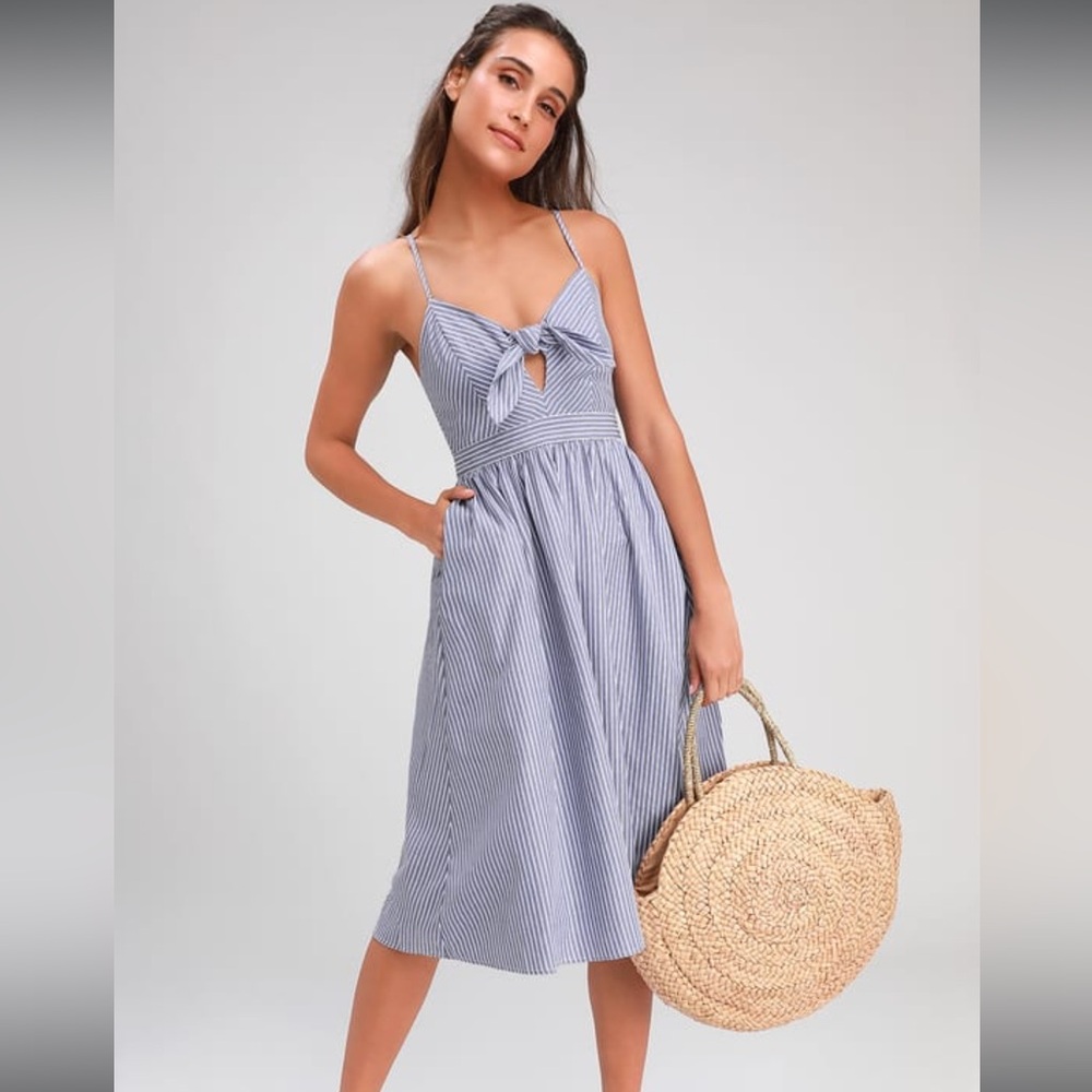 Like New - Lulu’s Striped Knotted Front Midi Dress with pockets - Size S